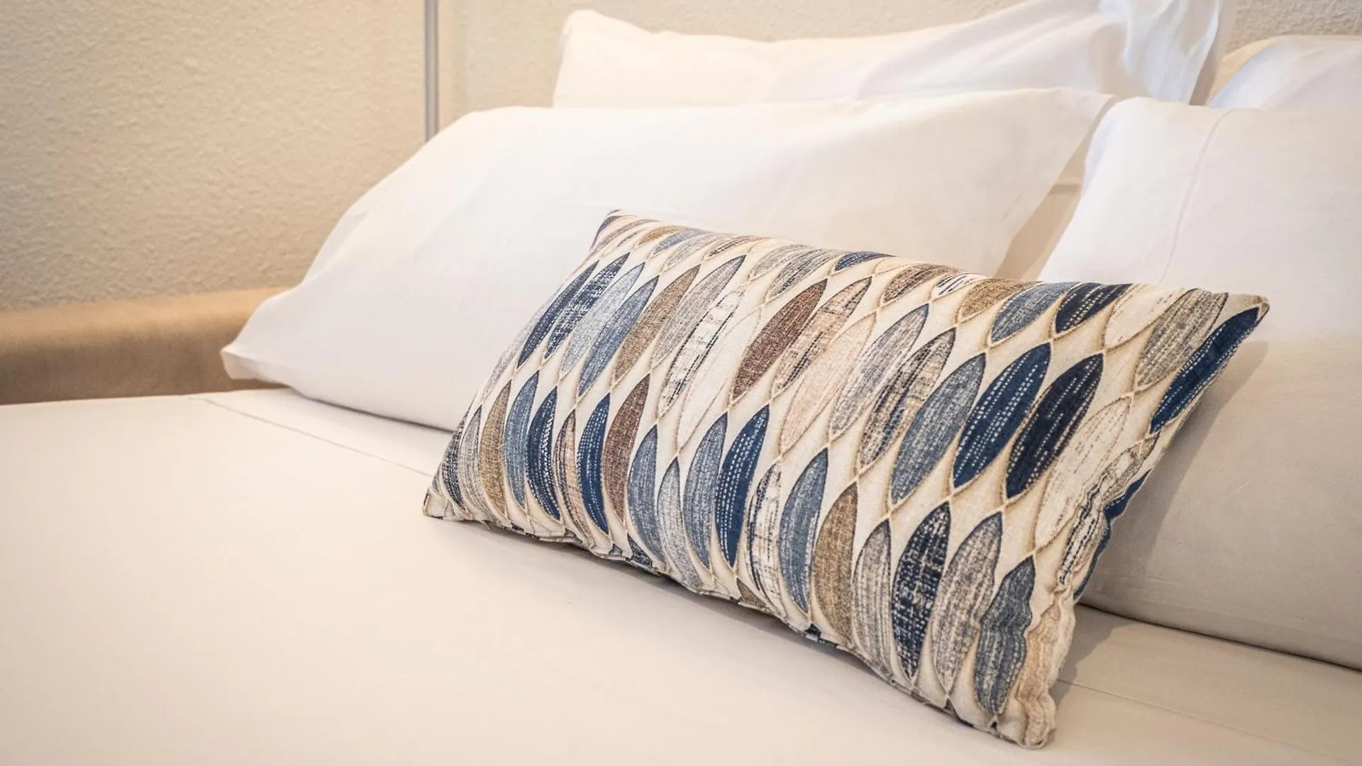 Apartment Suite Capitana Harbor-Self Checkin-Terrace-Netflix Italy