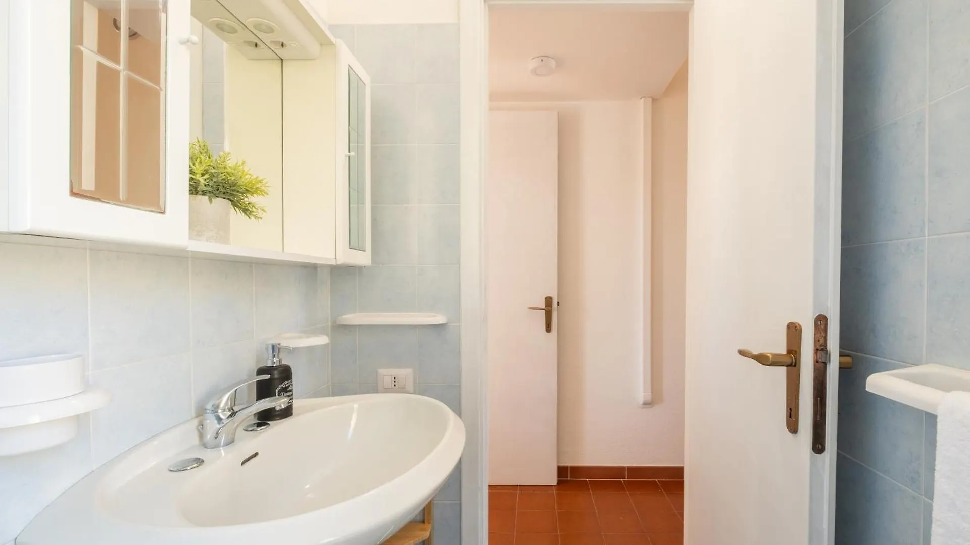 Suite Capitana Harbor-Self Checkin-Terrace-Netflix 0*,  Italy